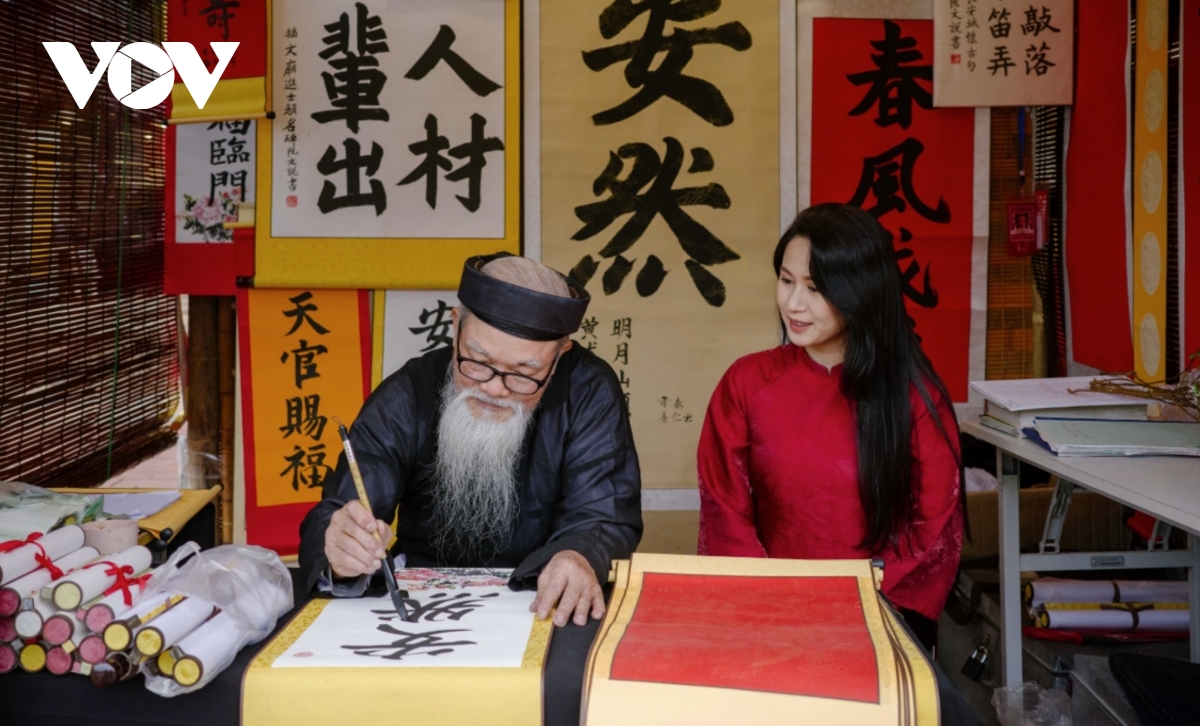 Seeking calligraphy at Lunar New Year: Spring aspirations